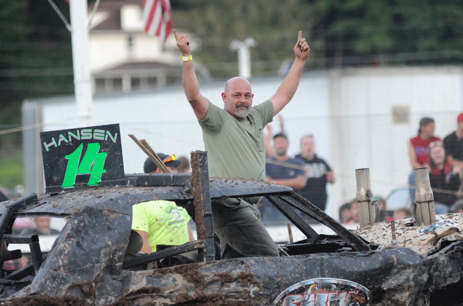 The driver of Hansen 14 won the brutally contested V-8 division, in an event that was a real crowd pleaser.
